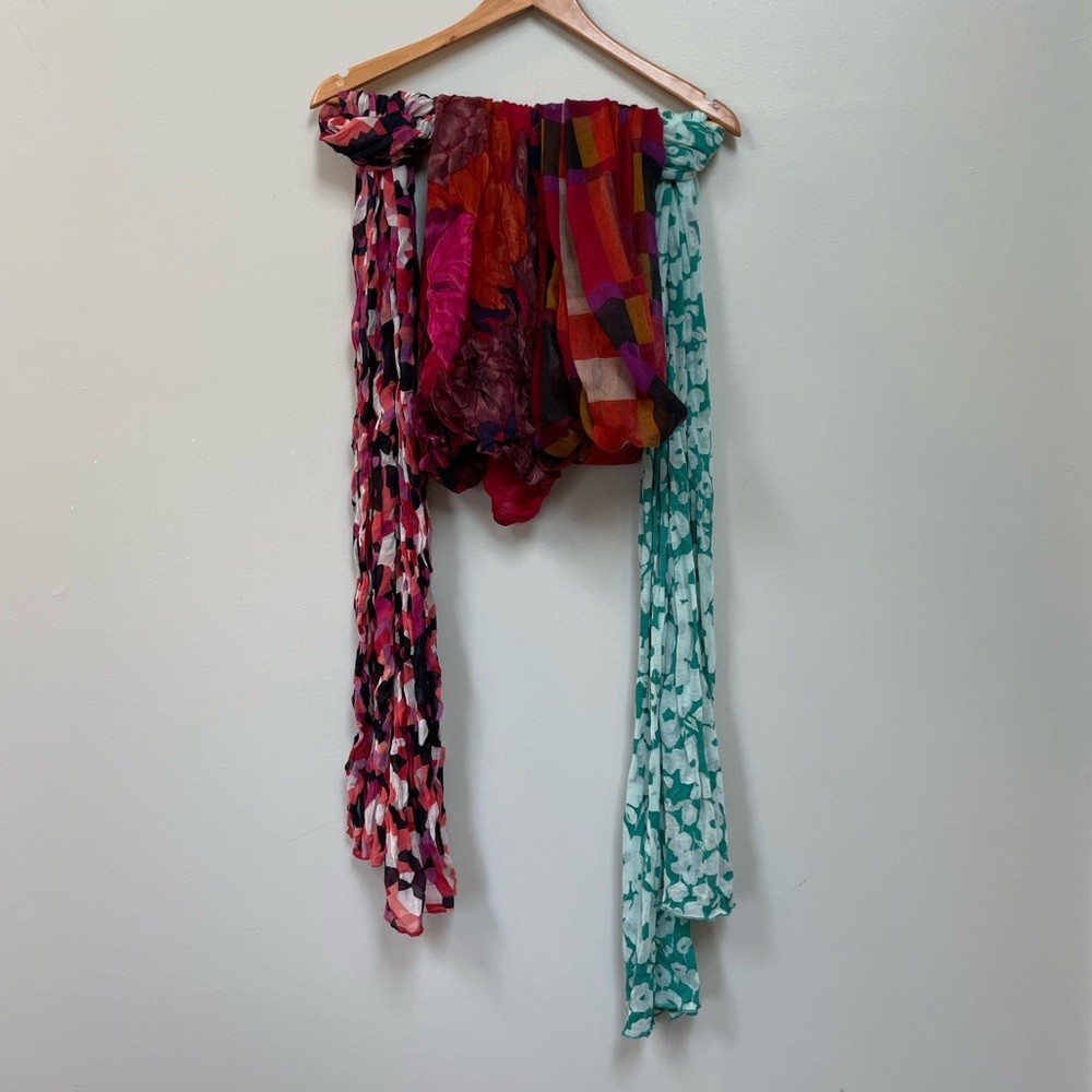 4 Scarves - Picture 2 of 4